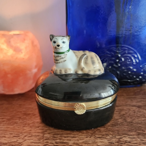 Beautiful Porcelain Japanese Ormolu Trinket Cat Jewelry Box - Picture 2 of 8